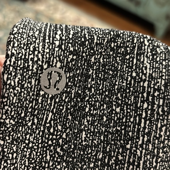 Lululemon Athletica Black and White Ankle Leggings - Picture 10 of 10